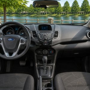 Ford Fiesta SE image 6