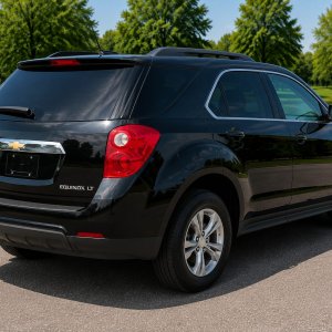 Chevrolet Equinox LT image 2