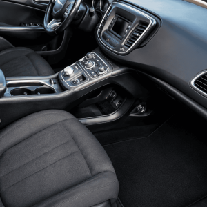 Chrysler 200 image 2