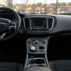 Chrysler 200 image 3